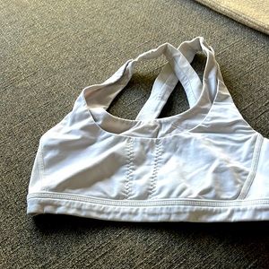 Lulu bra. Size 4. Cross back straps.